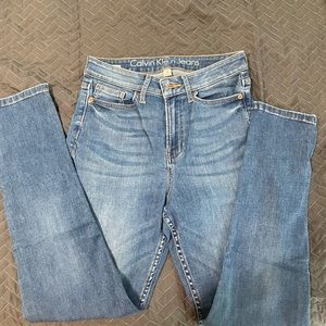 Size 4 jeans. Like new; worn 2-3 times only. Clean.